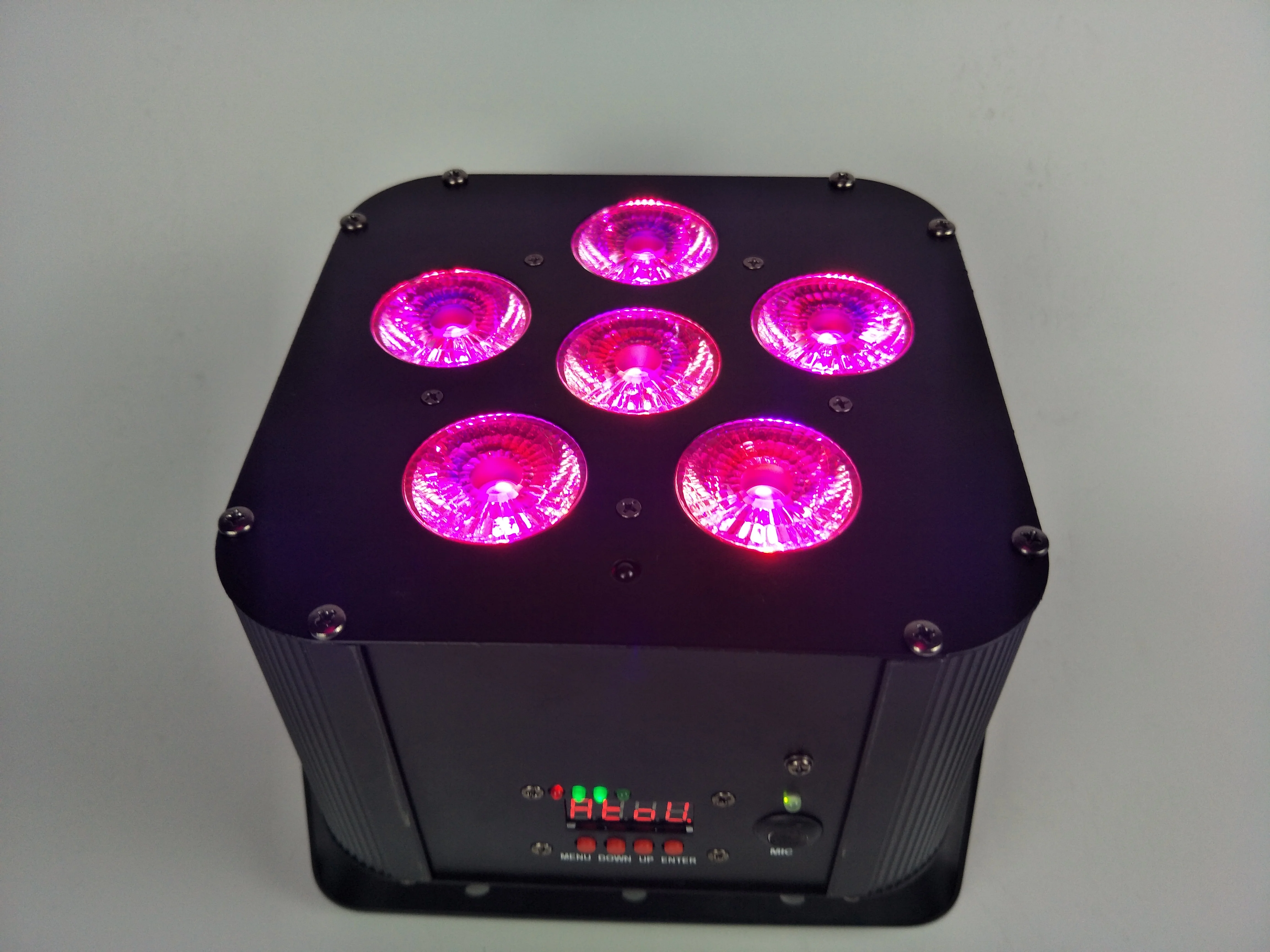 8Pcs/Lot Full color rgbwa uv 6in1 par light 6x18w battery wireless dmx led uplight for nightclub event