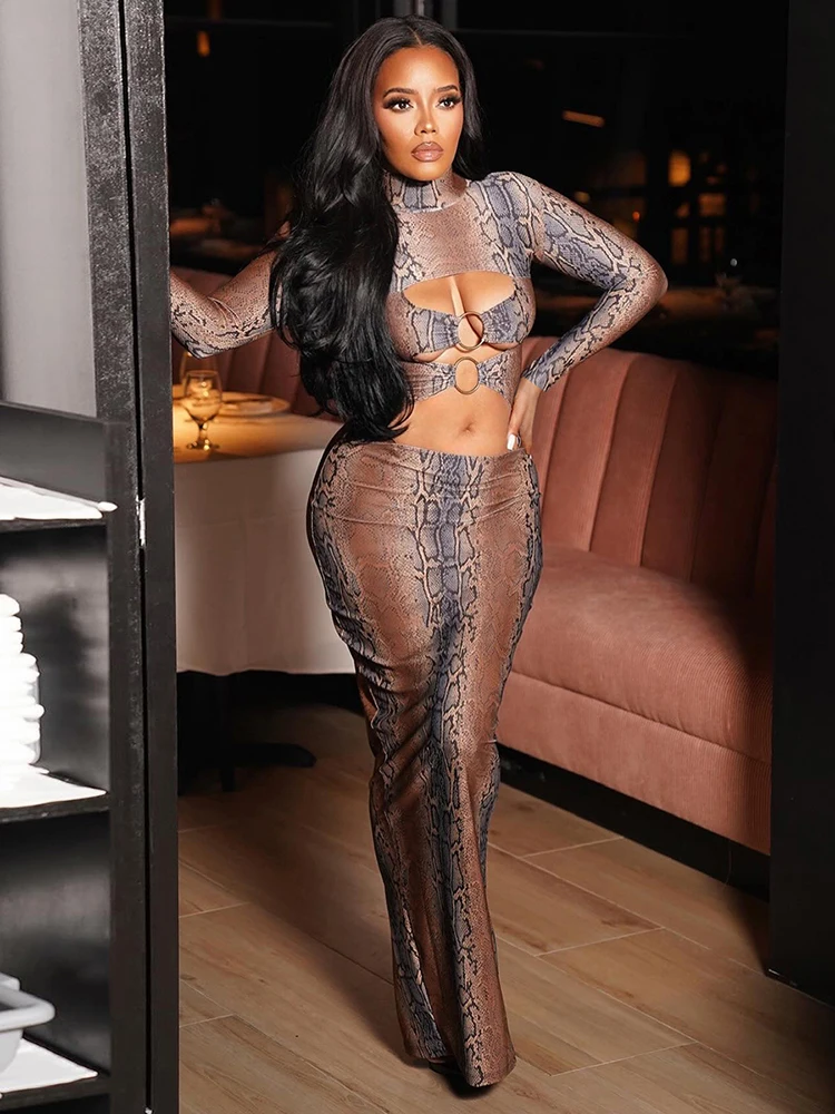 เดรสยาวลายหนังงูสุดเซ็กซี่แบบเว้าอกประดับห่วงโลหะ คอเต่า สีพีช สไตล์ฮิปสเตอร์ ยืดได้ กระชับรูปร่าง