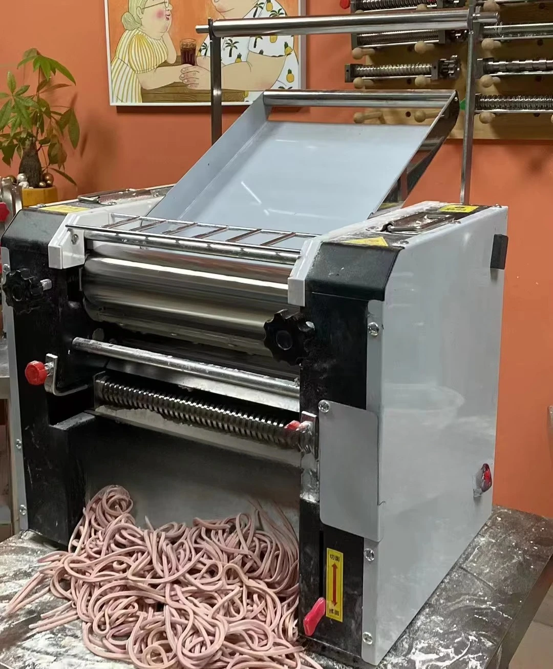 CHKJ-2025NEWHigh-Power 2200 W Commerciële Desktop Noodle Persmachine Model 300 Deeg Kneden Cutter Pasta Ramen Making Machine