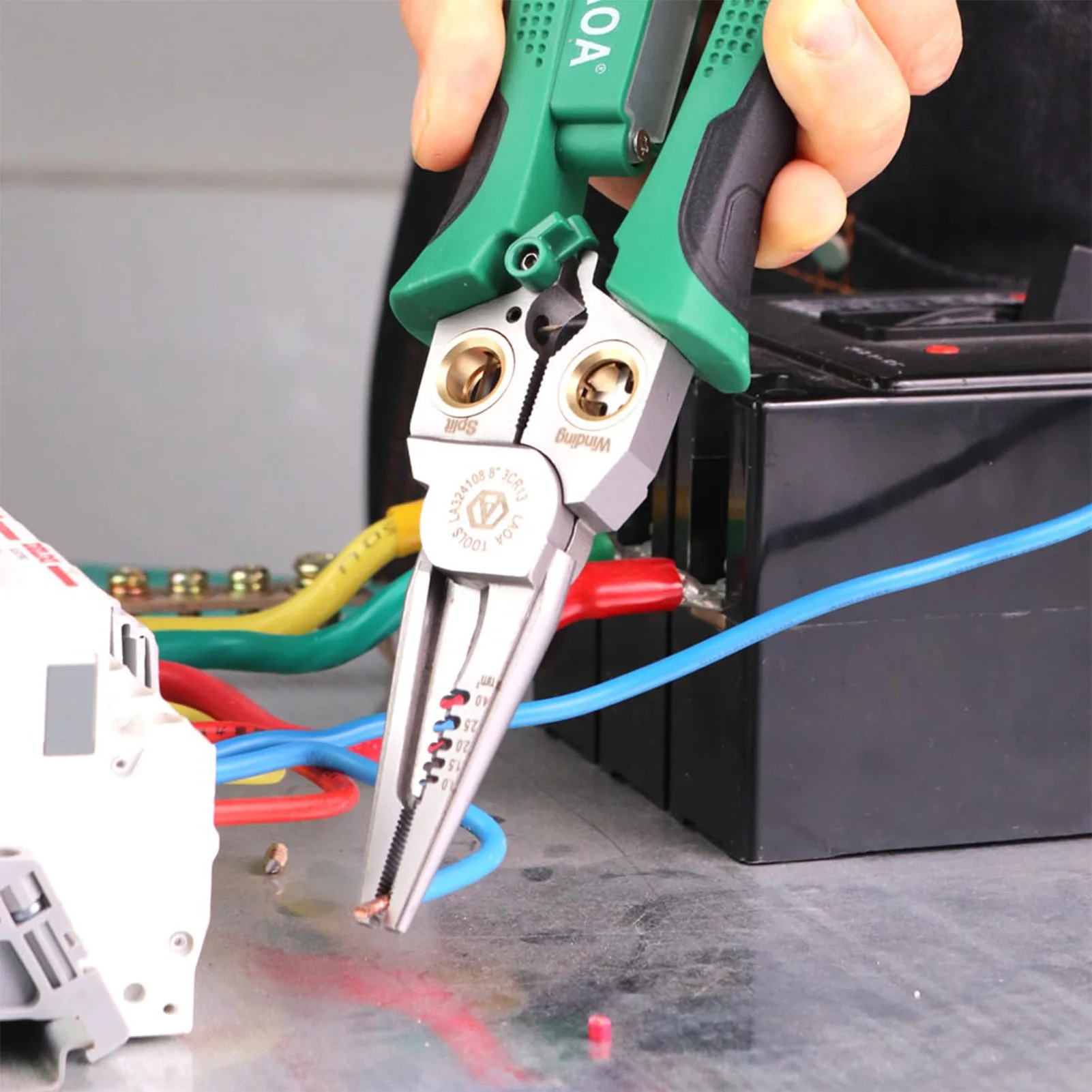 Multi-function Wire Stripping Pliers Super Easy Operation Electrical Crimping Tool Suitable for Repairing Wiring Problems