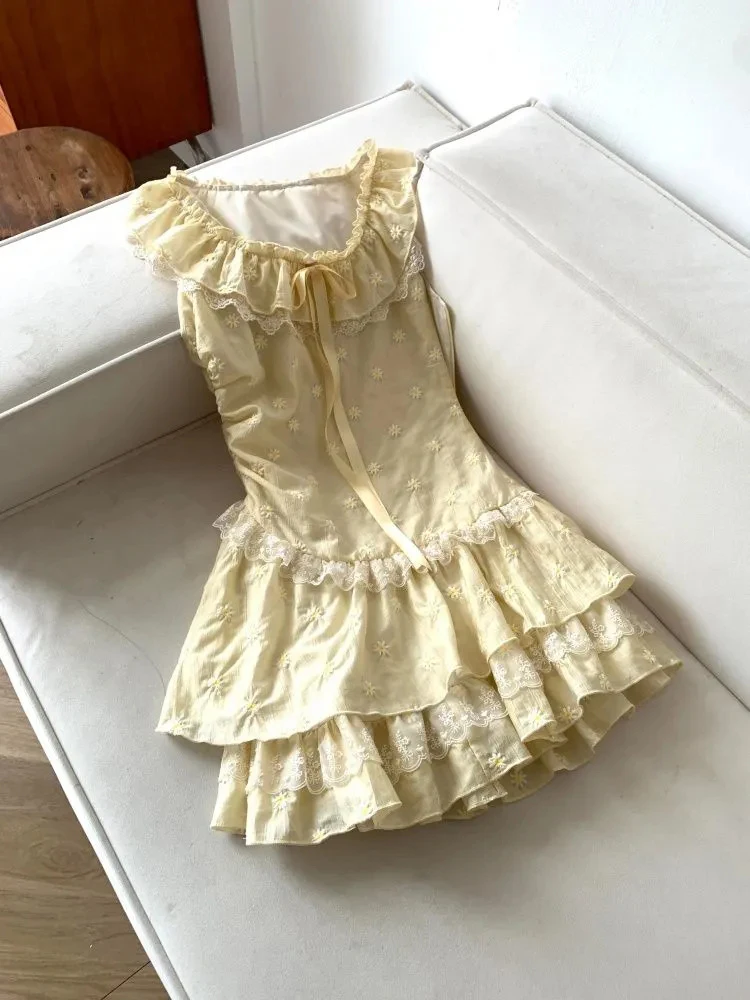 Rustic Floral Lace Splicing Short Dress Women's Summer 2026 New Style Cake Skirt Bell Sleeve Waist Cinching Slimming Dress