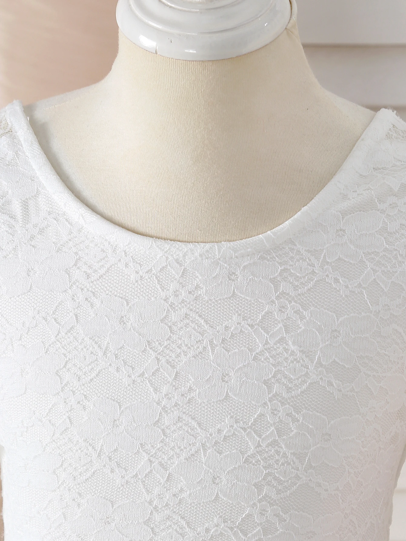 Süßes und bezauberndes, langärmliges, rückenfreies Prinzessinnenkleid mit Spitze und Tüll für Mädchen im Frühling und Herbst – Detail 4