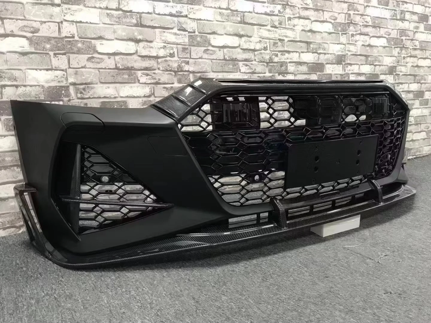 

2020+ RS6 C8 Compatible High-Grade AT-Style Dry Carbon Front Lip​