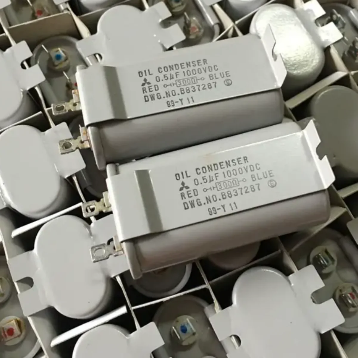 1PCS/LOT CONDENSER 0.5UF 1000V is suitable for elevator control cabinet. Antique oil-filled capacitor.