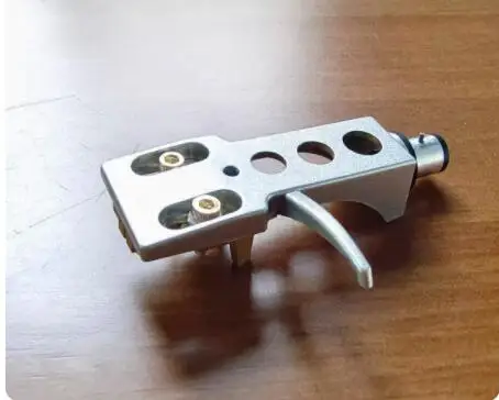 

Panasonic's vinyl singing head stand comes with four connecting wires for the vinyl singing head case.