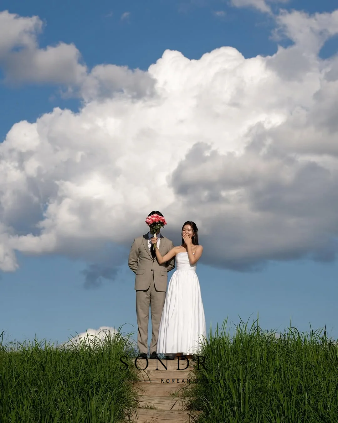 Sondr 심플한 한국 웨딩 드레스 스트랩리스 야외 신부 파티 드레스 맞춤형 우아한 신부 사진 촬영 드레스