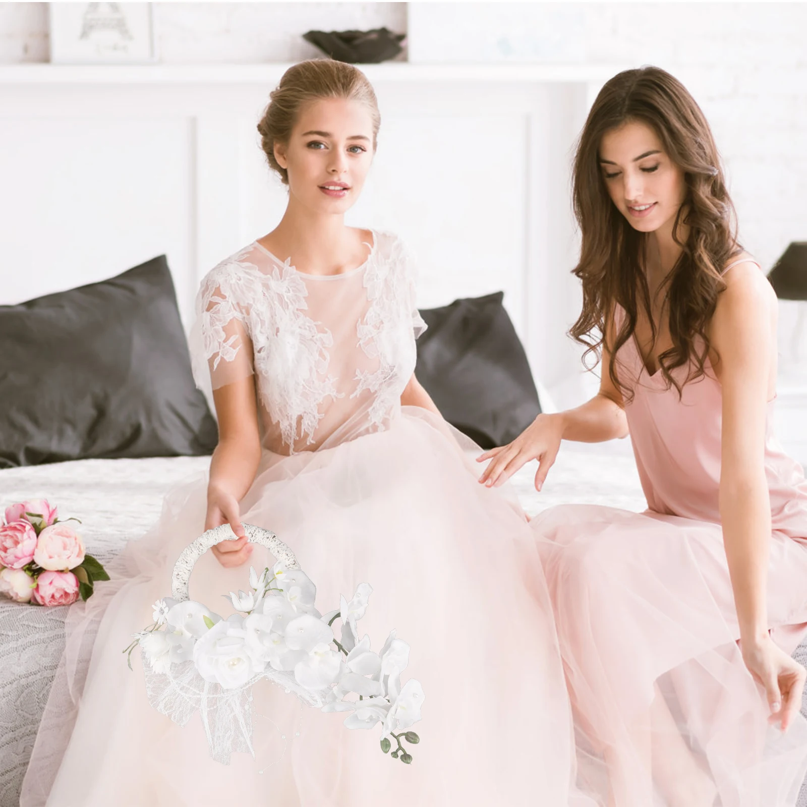 

Artificial Phalaenopsis Flowers Hand Wreath Silk Garland for Wedding Bride Decorations Lightweight Vibrant