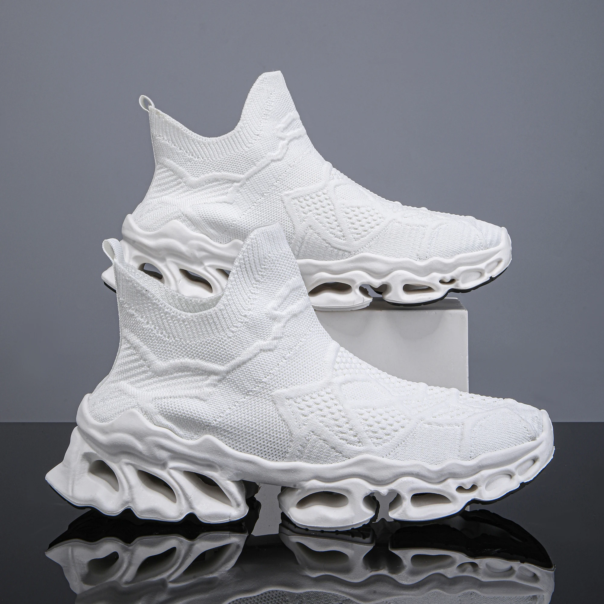 Men's Stylish Lightweight Casual Sneakers New Style Mesh Breathable Blade Sole Comfortable Fashionable Men's Footwear