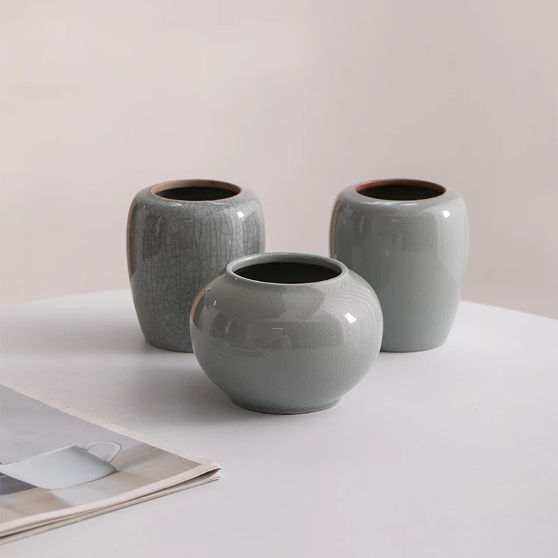 

Ceramic vase in Chinese traditional style, Ru Kiln type, with iron wire for water cultivation,for placing fresh flower