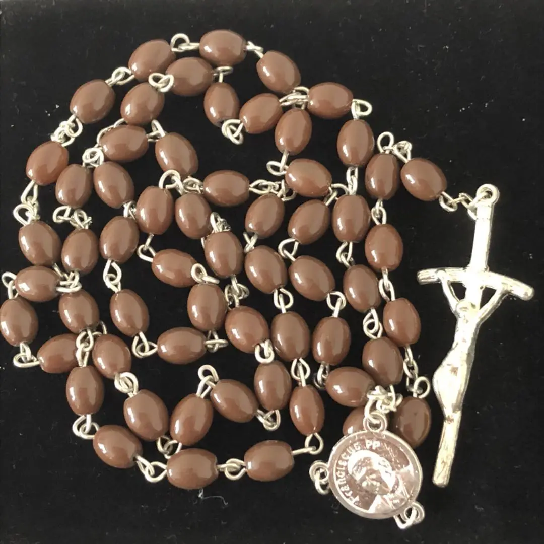 السفينة حرة 8*6 مللي متر مسبحة حبة بنية ، مسبحة زجاجية كاثوليكية مع مركز البابا فرانسيسكو #1