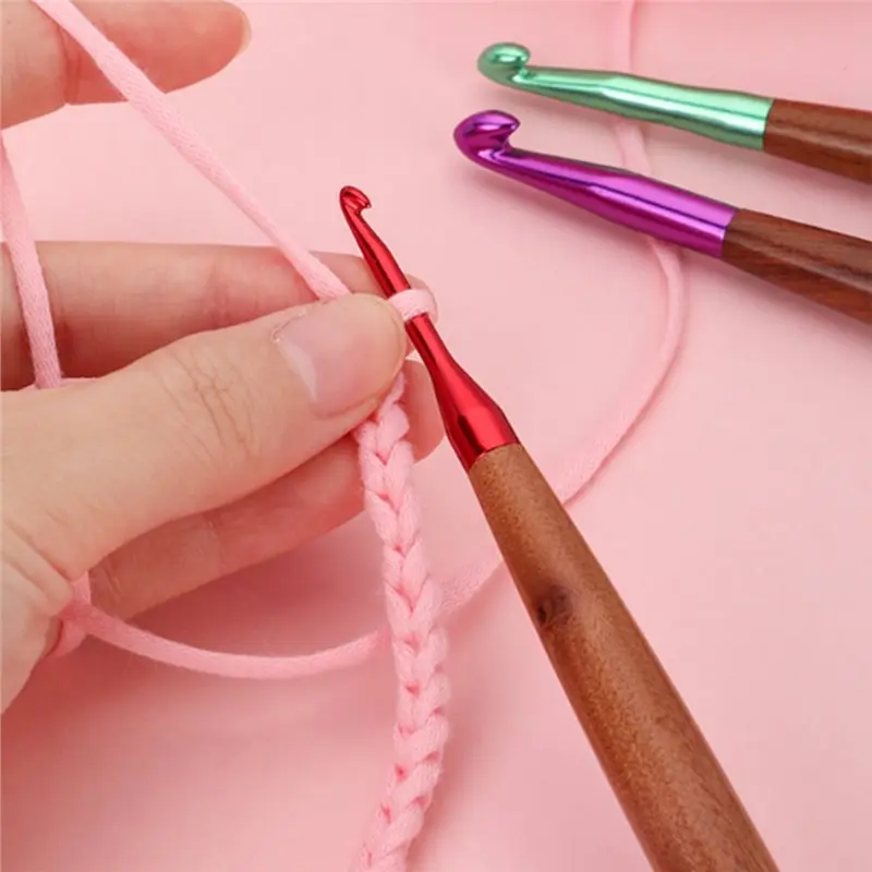 A11E-Crochet Hooks Set, Ergonomic Wooden Handle Crochet Hooks For Arthritic Hands, 5 Pcs Set - 3.0Mm To 7.0Mm