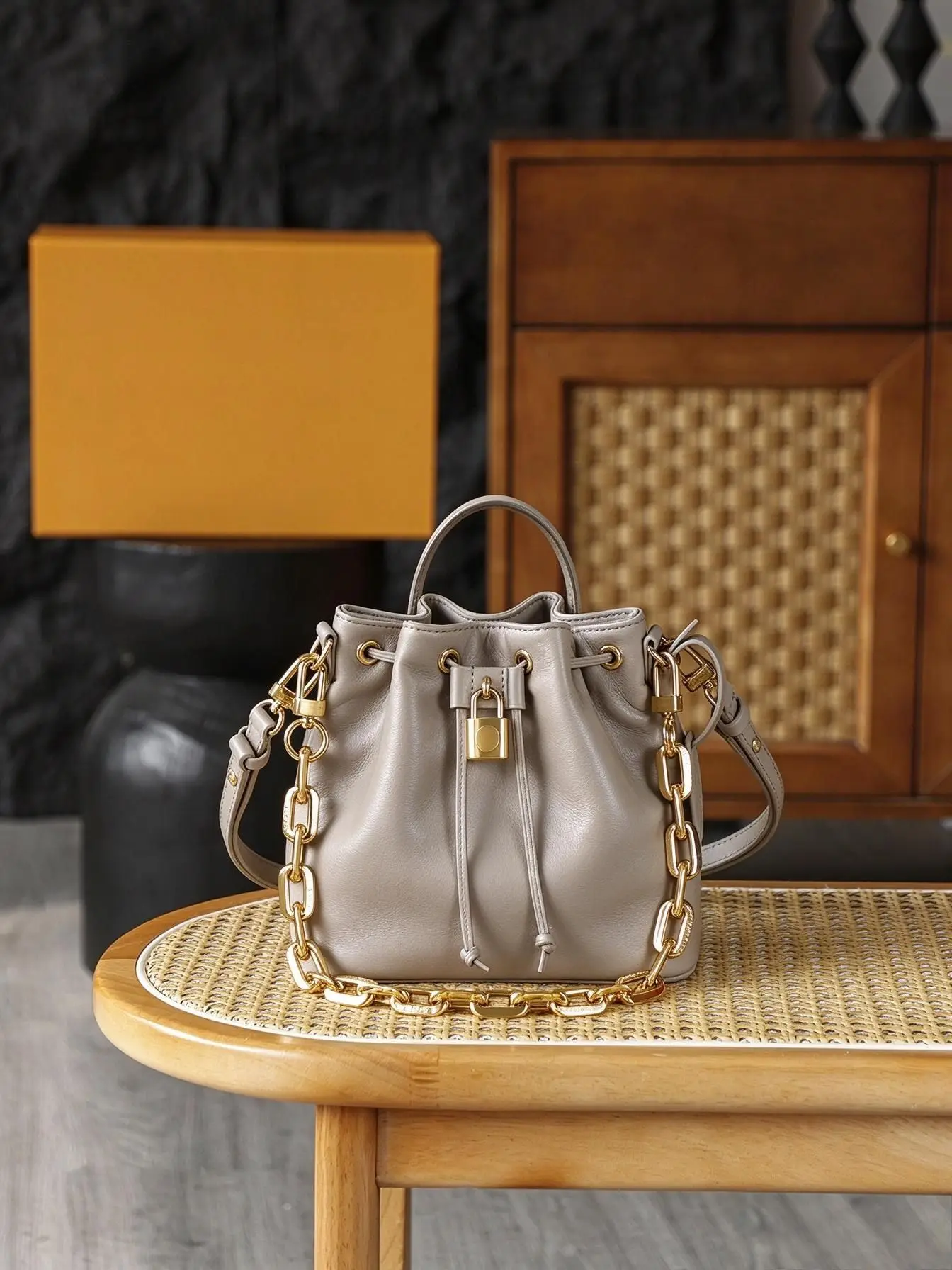 Women Drawstring Bucket Bag Soft PU Leather Top Handle Handbag Metal Chain & Adjustable Strap Lock Decor Daily Crossbody Purse