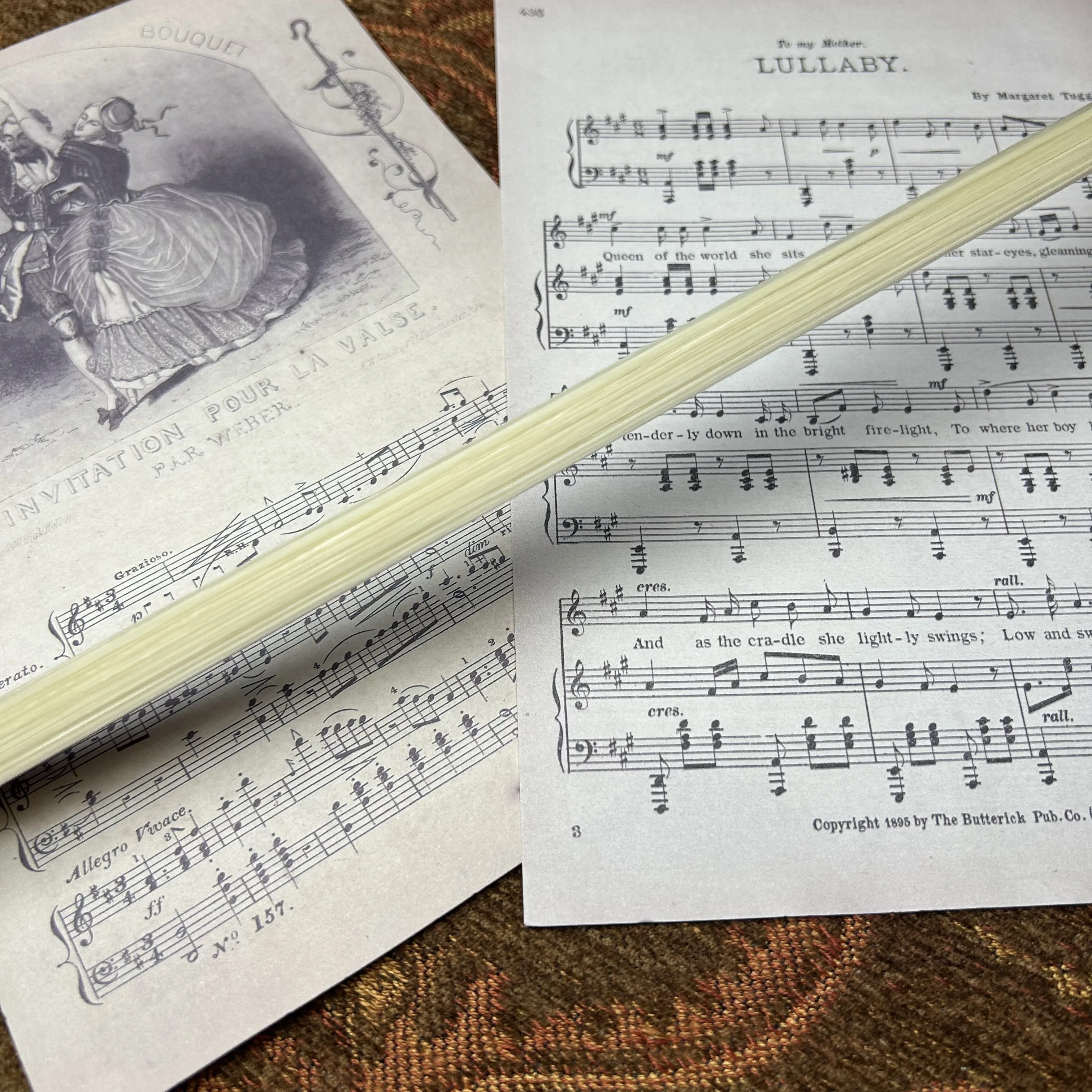 Hooqu رائجة البيع بالجملة اليدوية الكمان القوس جولة خشب الصندل الأبنوس الضفدع المهنية الكمان القوس 4/4