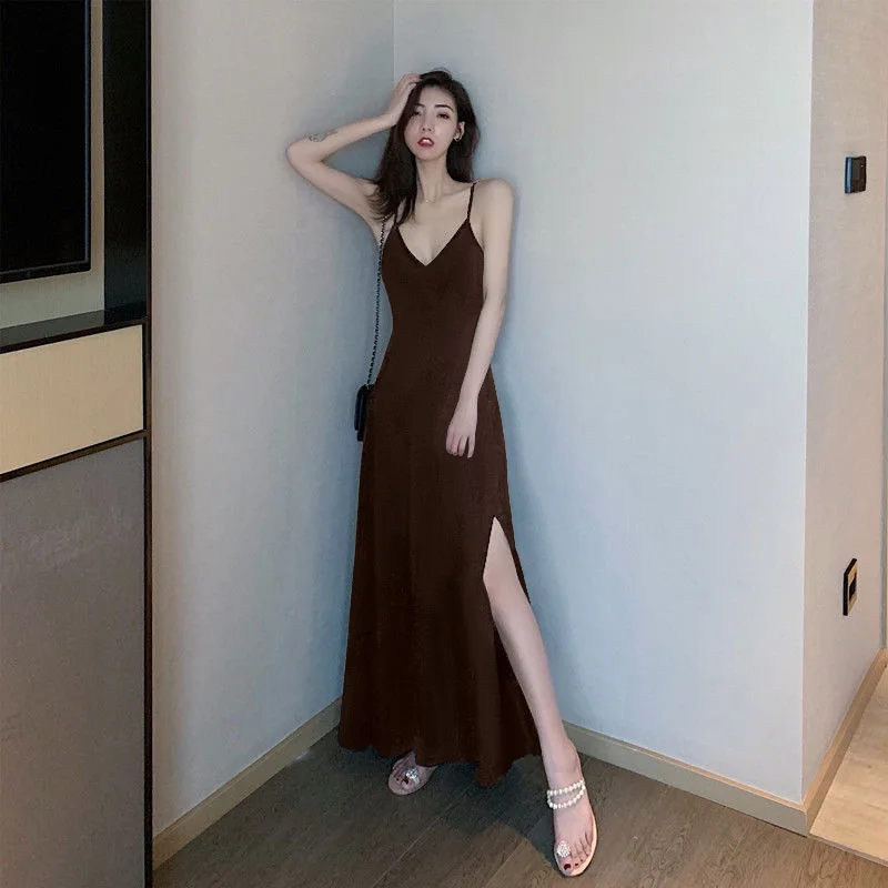 กระโปรงสีดําสลิงเซ็กซี่และอ่อนโยนเสื้อคอวีสไตล์ย้อนยุคยาว