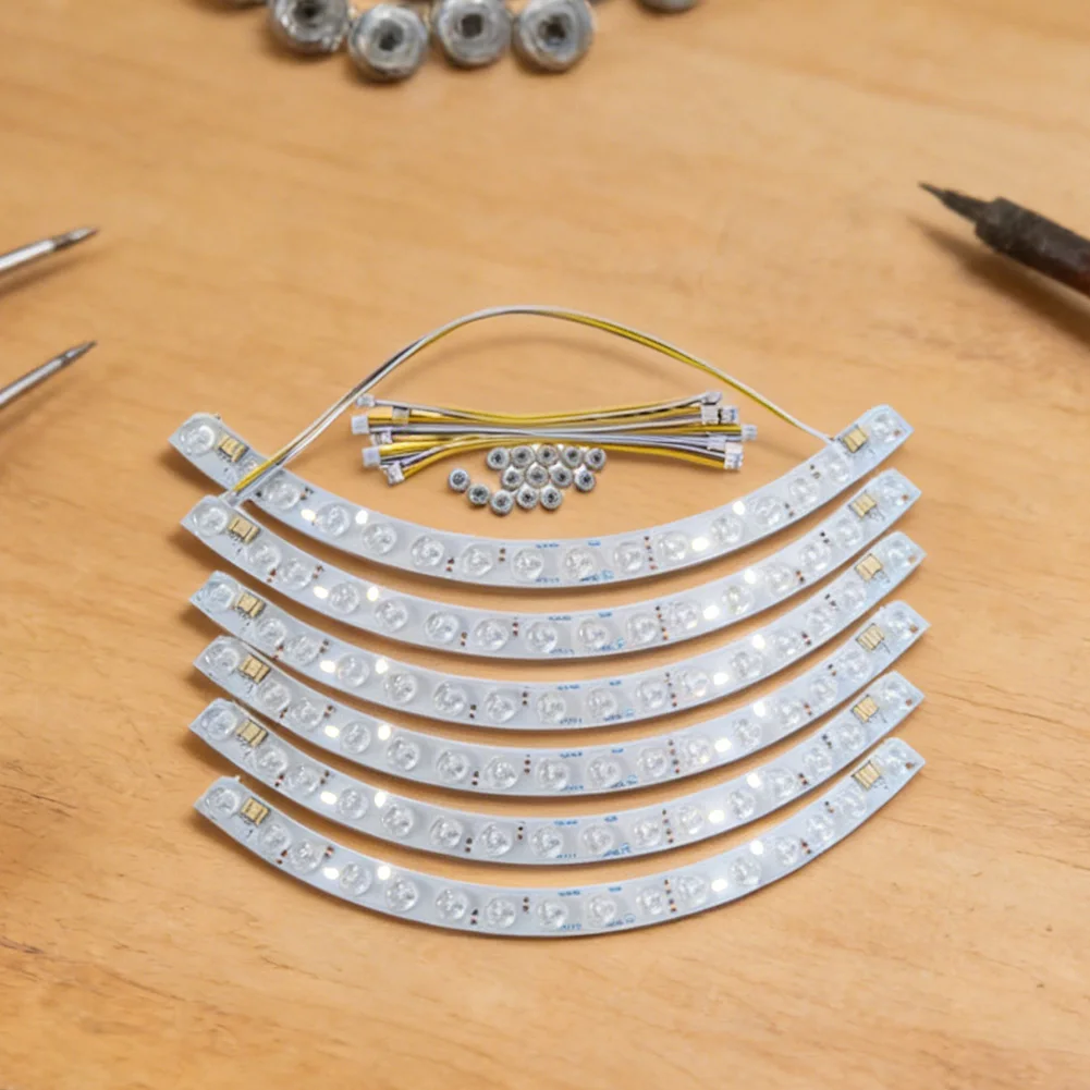 

Светодиодная лента 72W x 2 с изогнутым профилем и линзой для широкого углового рассеивания света, для использования в потолочных вентиляторах в помещении.