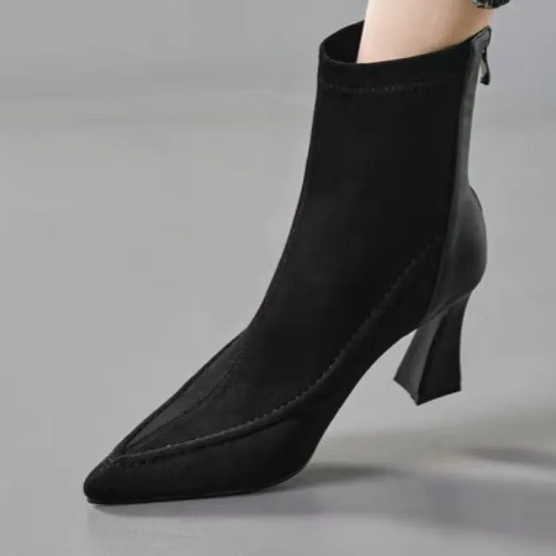 

2025Women's Winter New Sexy Pointed Designer Chelsea Boots Outdoor Walking Comfortable Lightweight Slip-On Ankle Boots Plus Size