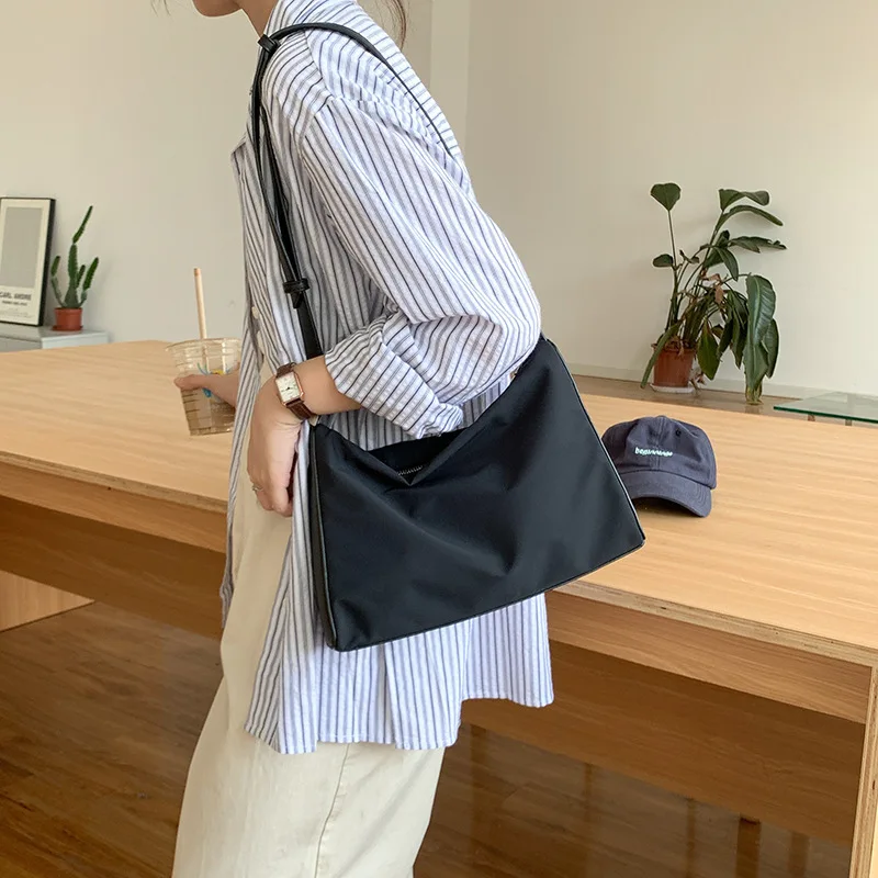 

Women Shoulder Bag Crossbody Fashion Messenger Bags Casual Nylon Splicing Large Capacity Underarm Solid Color Commuter Shoulder