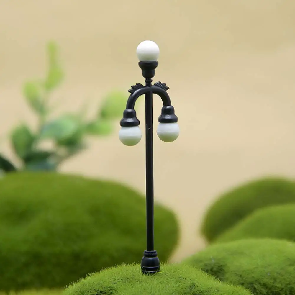 

Plastic Vintage Craft Garden Home Decoration Landscaping Artificial Lamp Street Lamp Miniature Lamp