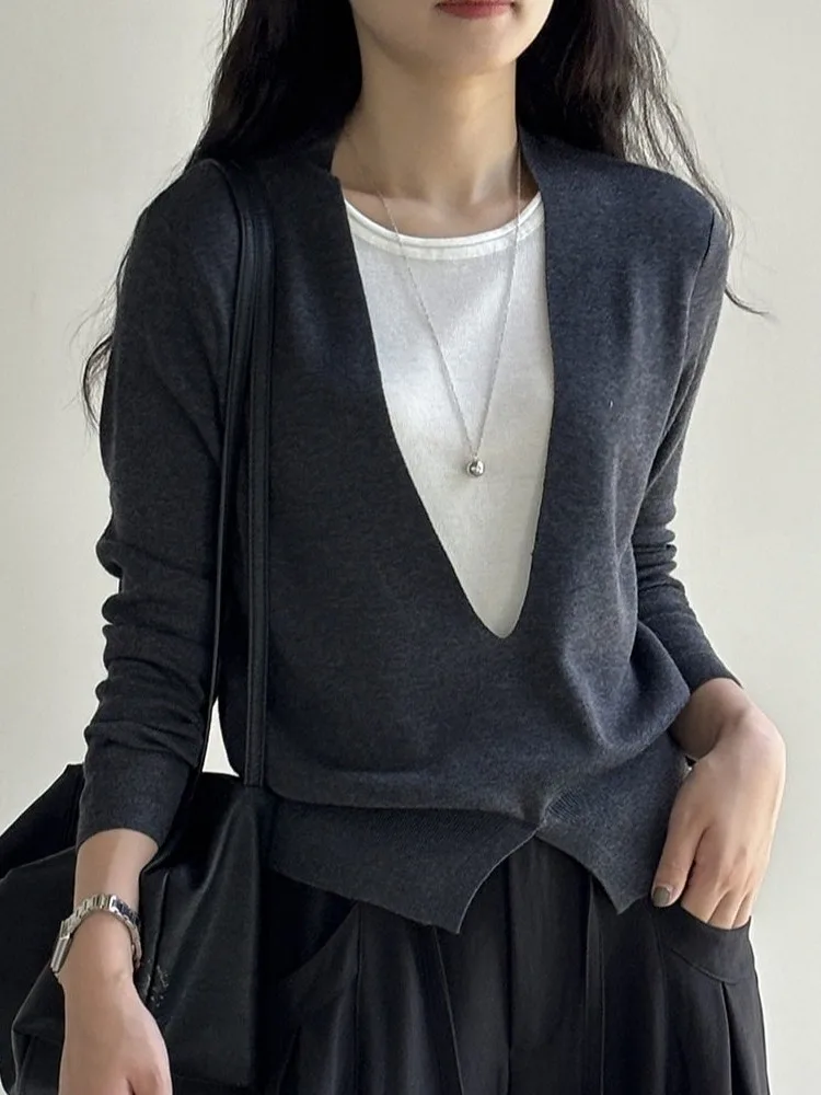 Korean Style V-Neck Long Sleeve Knitted Top Women's Fashion Slim Fit Two-Piece Look Design Autumn New Arrival