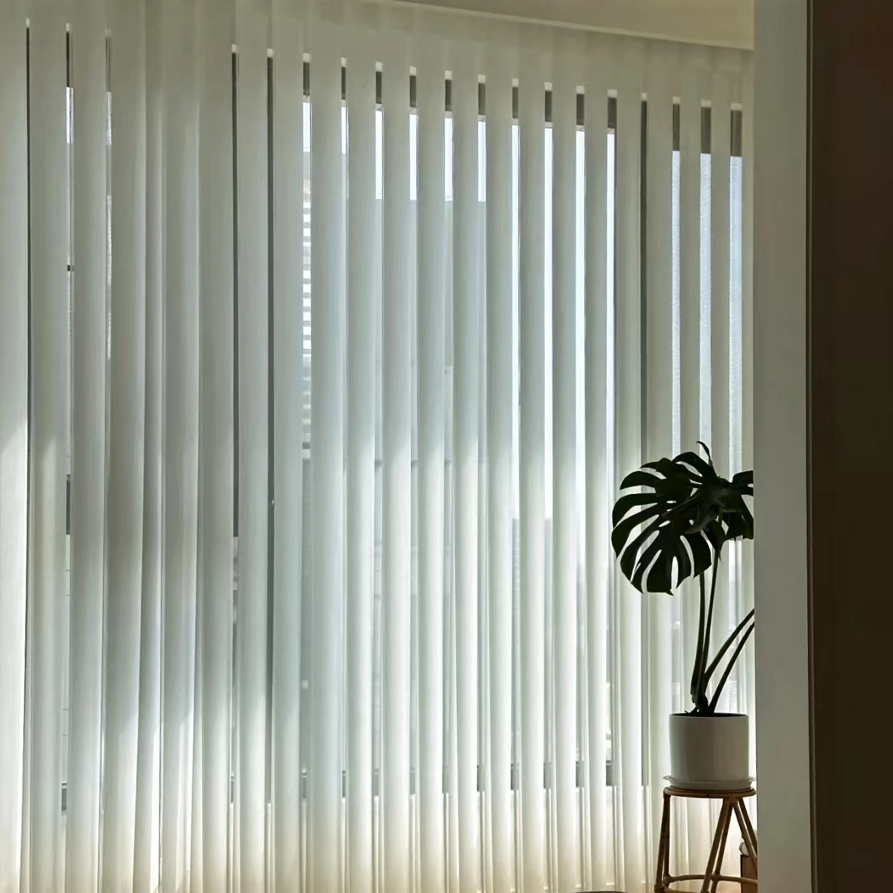 Custom Made Factory High Quality Custom Home Multi-size Electric Intelligent Pure Color Transparent Vertical Blinds