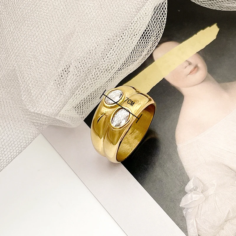 A pair of French style luxury and high-end fashionable stainless steel double-layer zircon rings, essential for birthday parties