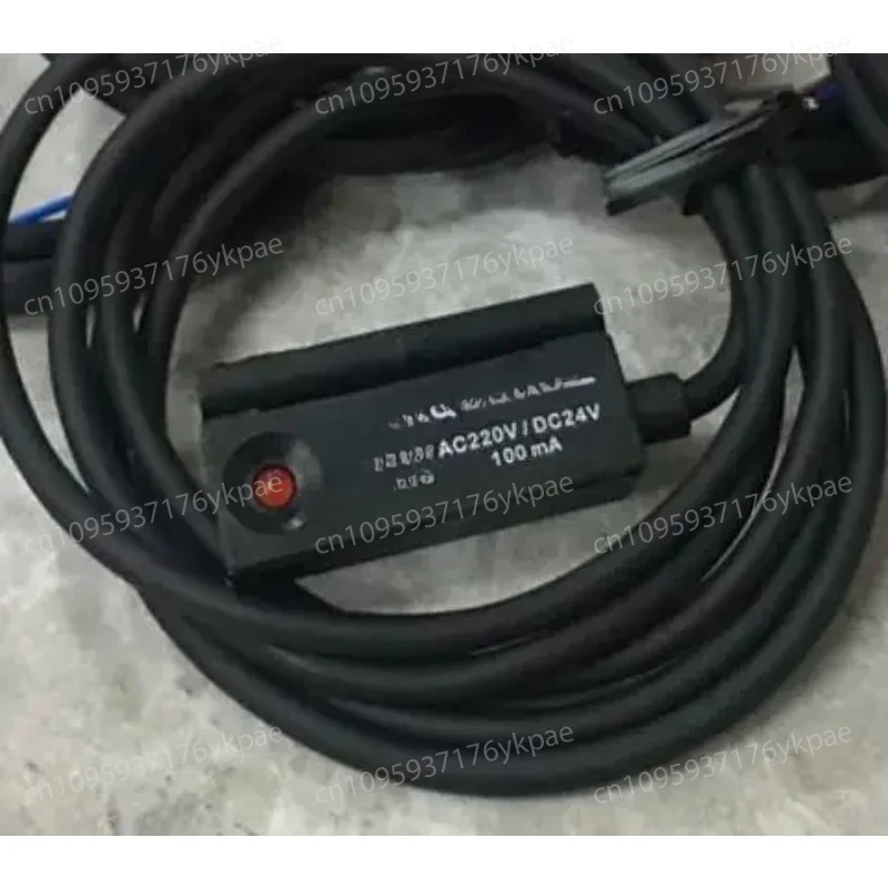 

Magnetic switch QCK2422 AC220V/DC24V 100MA cylinder sensor