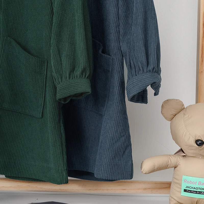 Lässiges Cordkleid für Mädchen 2026 Retro Herbst Neu Kinderkleid mit Revers Knöpfen Langarm mit Taschen Winterkleidung – Detail 29