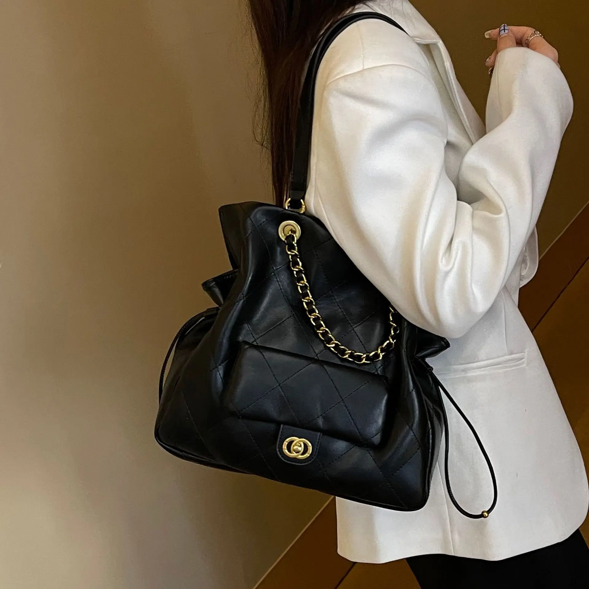 

‌2025 Quilted Sheepskin Tote Bag for Women, Convertible Chain Crossbody Hobo Purse with Luxury Niche Aesthetic