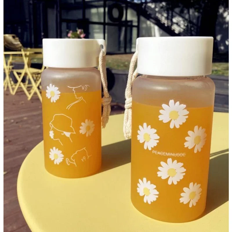 500ml Small Daisy Transparent Plastic Water Bottles Creative Frosted Water Bottle with Portable Rope Travel Tea Cup