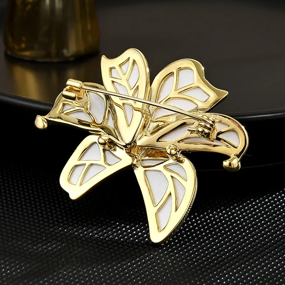 white lily Flower Brooch for Women Brooches Elegant Clothes Pins ladies High Quality Jewelry Wedding bridesmaid Accessories Gift