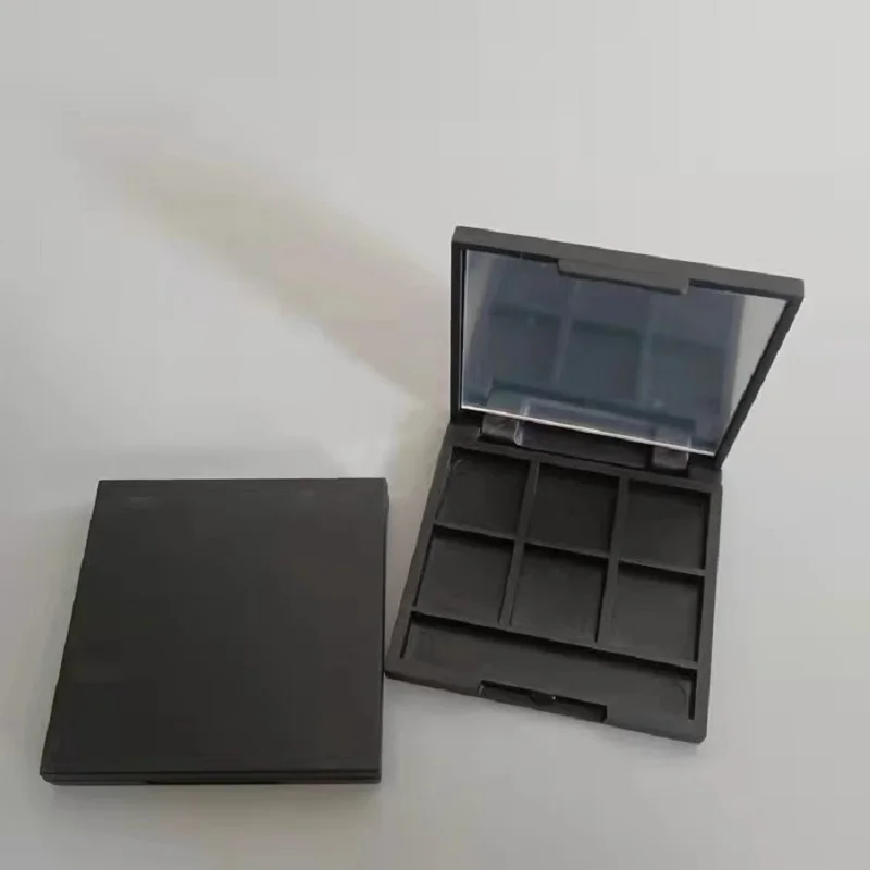 Caja de plástico vacía cuadrada para sombra de ojos, 6 rejillas, color negro mate, corrector de polvo con espejo, 20 unidades