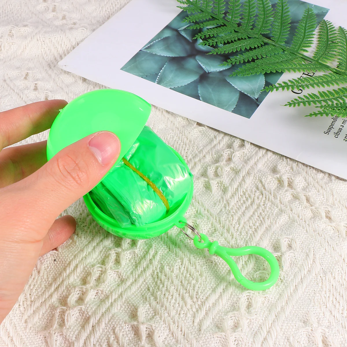

7 pcs Disposable Raincoat Ball Compact Lightweight Portable Keychain Poncho Travel Outdoor Rainwear Storage Case Unisex Key Ring