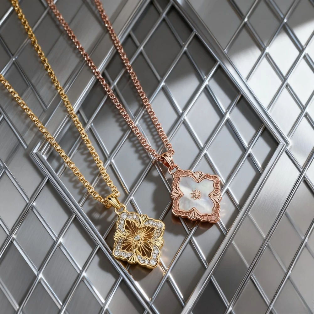 

2025 trendy accessories Four-Leaf Clover Italian Retro Mother of Pearl Agate Fashion Pendant Necklace