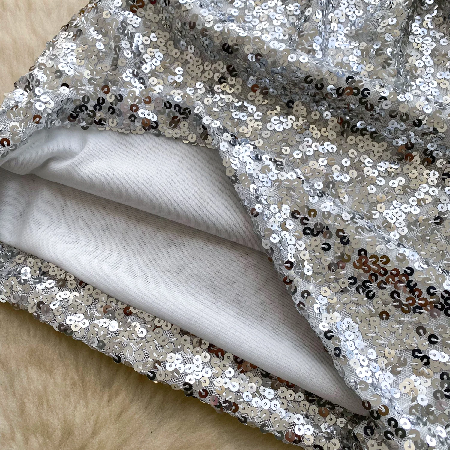 Robe française légère de luxe, col licou, sans manches, mode d'été pour femmes, Slim, moulante aux hanches, paillettes, Mini robe, 2025