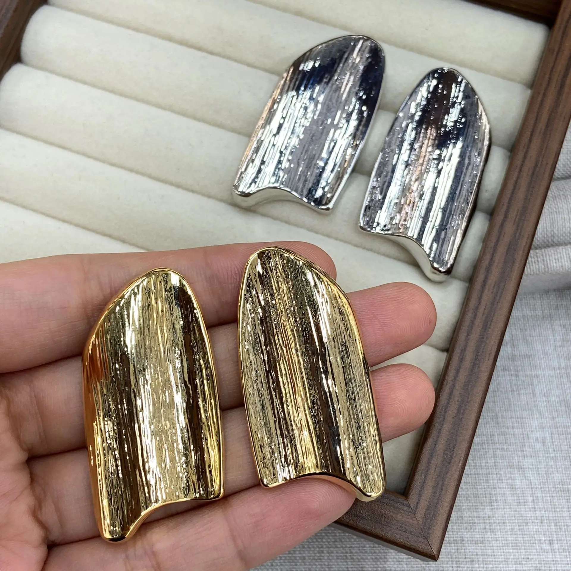Vintage Textured Vertical Stripe Gold Earrings for Women, Simple Geometric Irregular Stud Ear Jewelry
