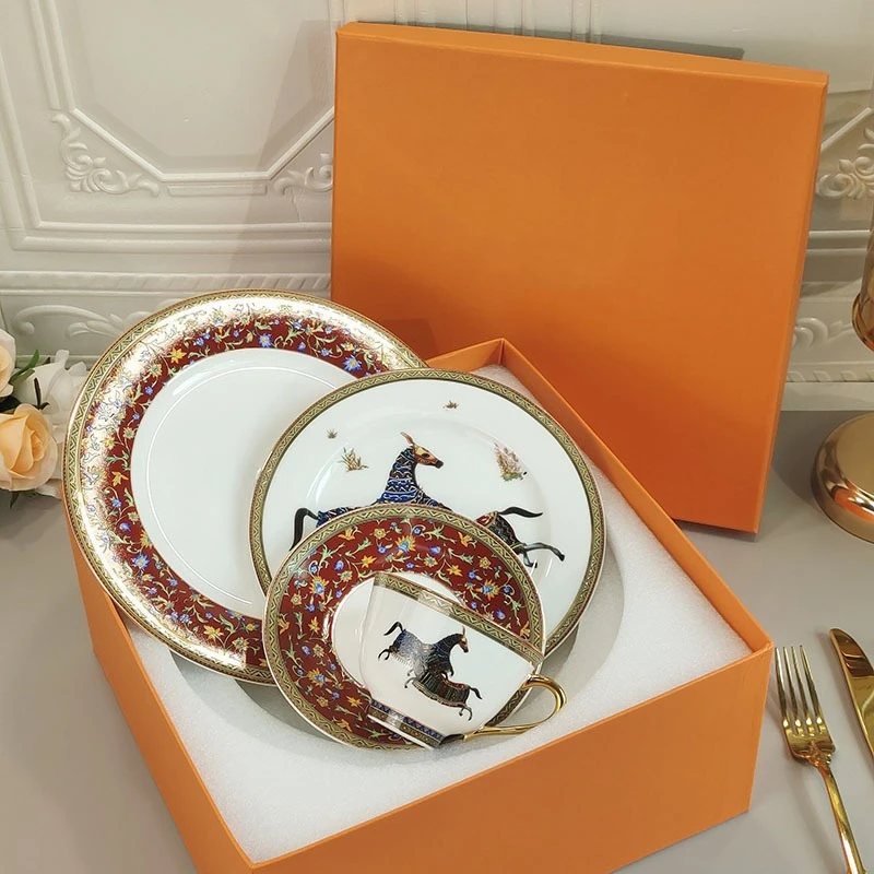 

Light Luxury Vintage Bone China Tableware Set Western Plates Coffee Cup Saucer with Floral Pattern for Elegant Home Dining