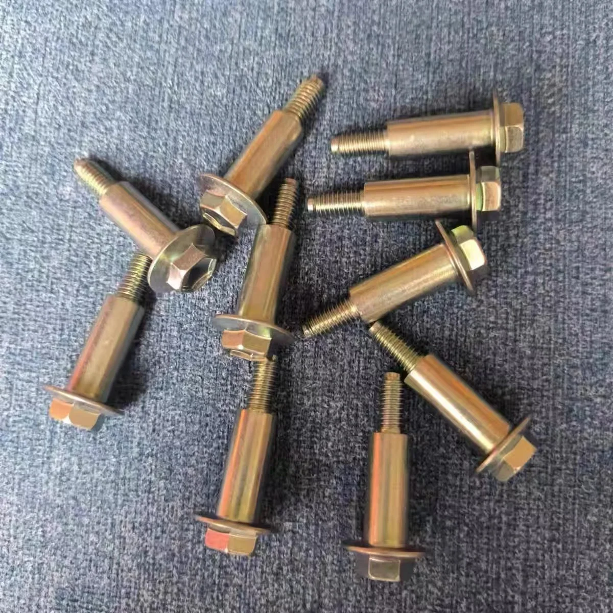 

For Nissan Altima TEANA X-TRAIL Maxima TERRA Valve Chamber valve Cage Cover Bolt Screw 1pcs