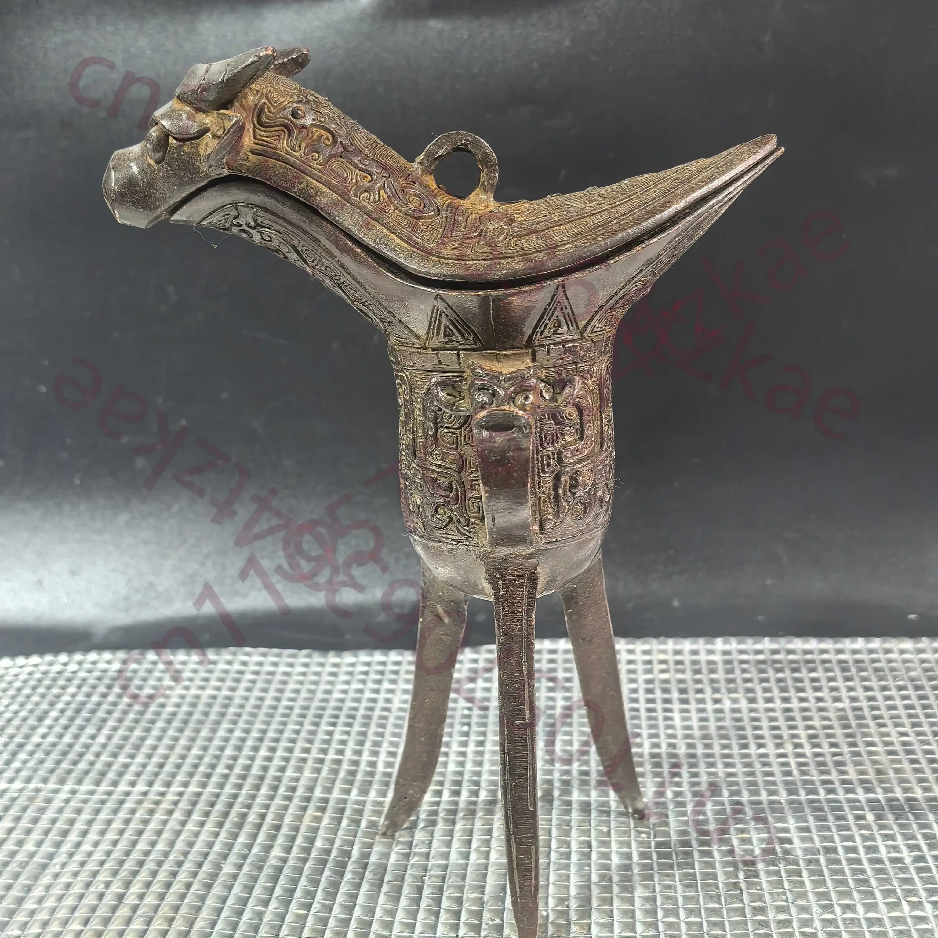 collection-de-objets-folkloriques-chinois-en-bronze-pur-coupes-en-forme-de-bœuf-et-de-bete-vases-a-vin-anciens-ornements-domestiques
