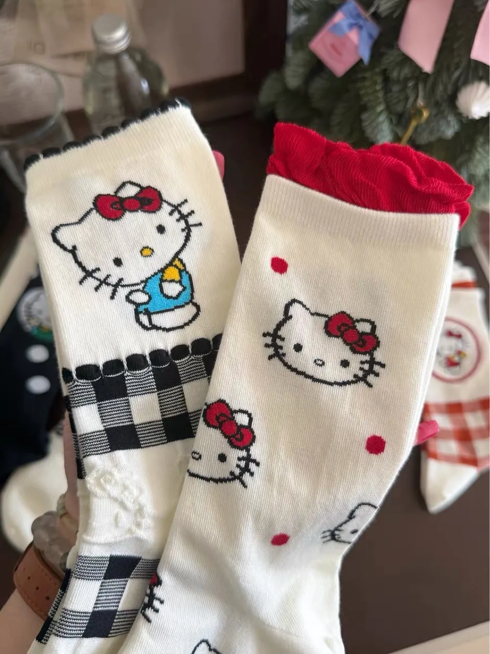 

Hello Kitty Bubble Lace Women's Socks Japanese-Style Adorable Cartoon Check Mid-Calf Socks Sweet Schoolgirl Style
