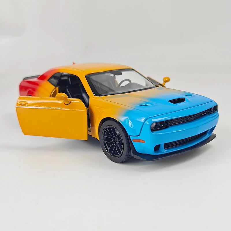 CCA 1:24 Simulation Dodge Challenger SRT Hellcat Wide Body Customized Alloy Car Model, Doors Can Open rich in details