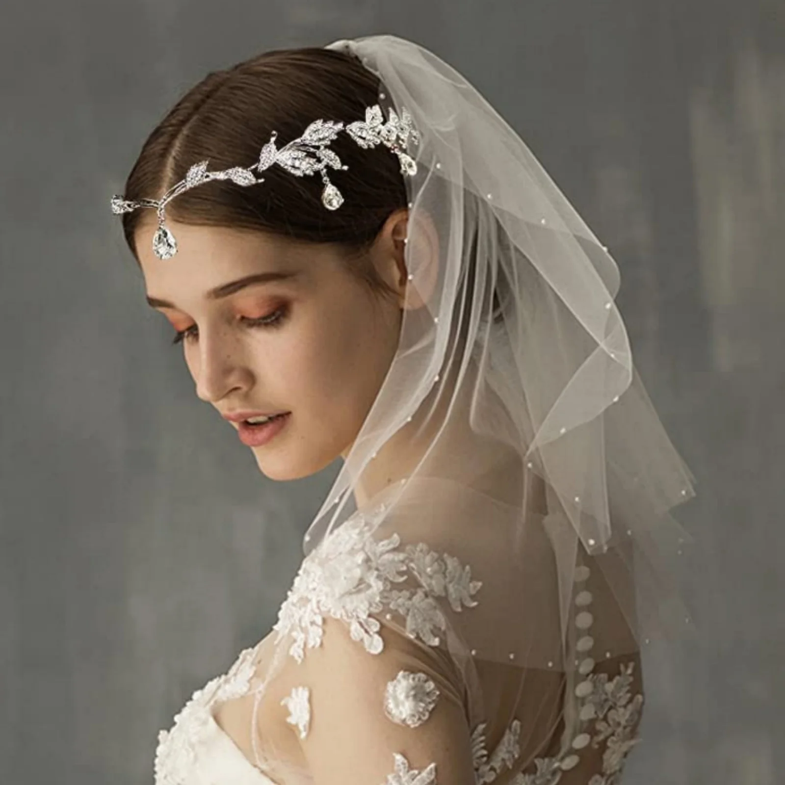 قطعة واحدة من خوذة الزفاف على شكل ورقة كريستال فضية، إكسسوار شعر زفاف رائع، متألق بأحجار كريمة على شكل قطرة، مثالية للعرائس