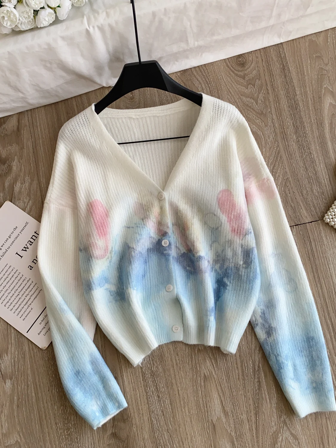 Korean Style Gradient Color V-Neck Knitted Open Cardigan Women's Fashionable Versatile Sweater Jacket Autumn 2026 New Arrival