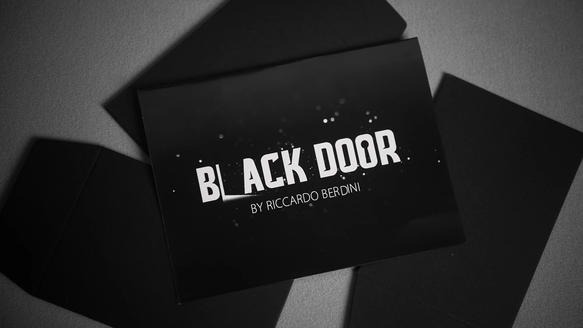 Magic Tricks Black Door By Riccardo Berdini Card Magic Magia Magie Magicians Props Close Up Street Illusions Gimmicks + Tutorial