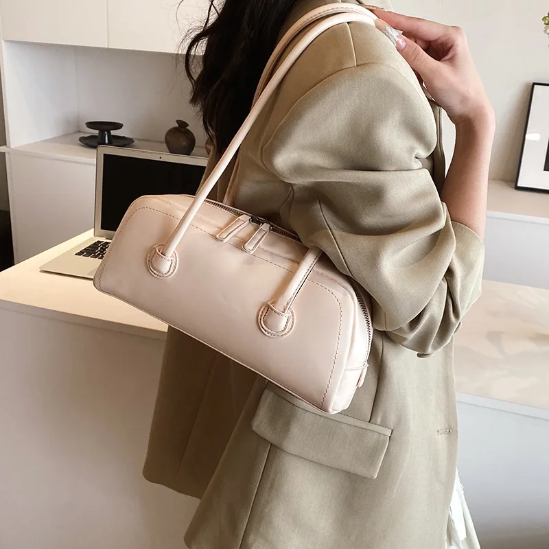 2024 Winter New Retro Bag for Women\'s niche Design High end Underarm Bag Simple and Versatile One Shoulder Handbag 크로스백 가방