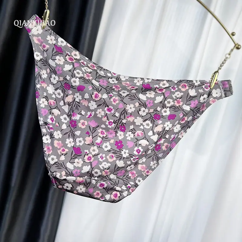 

Sexy Simple Diamond Decorative Floral Women's Underwear Soft and Delicate Skin Briefs Europe and The United States Light Luxury