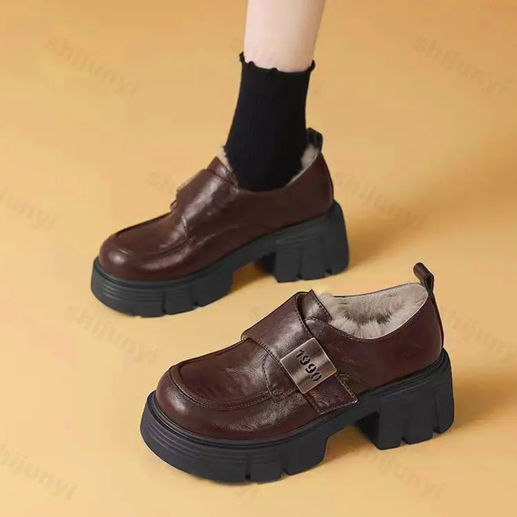 2025 Nieuwe Vrouwen Enkellaarsjes Korte Pluche Loafers Platform Lederen Schoenen Mode Winter Designer Vrouw Dikke Hak Chelsea Sneeuwschoenen