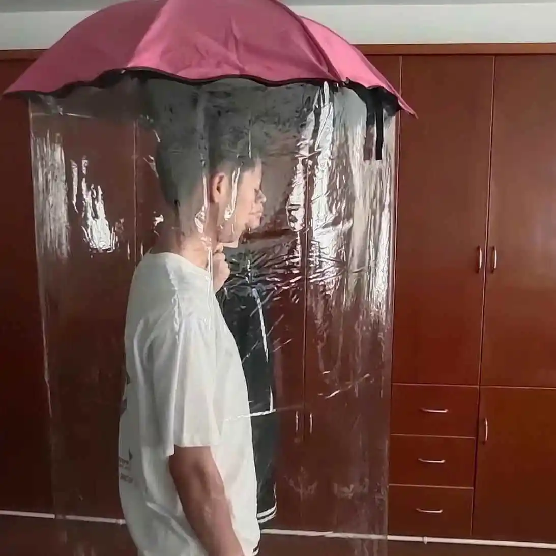 

Full-Body Rain Umbrella Waterproof Nuclear Wastewater Sunscreen UV Protection Rain Curtain Triple Umbrella for Practical Use