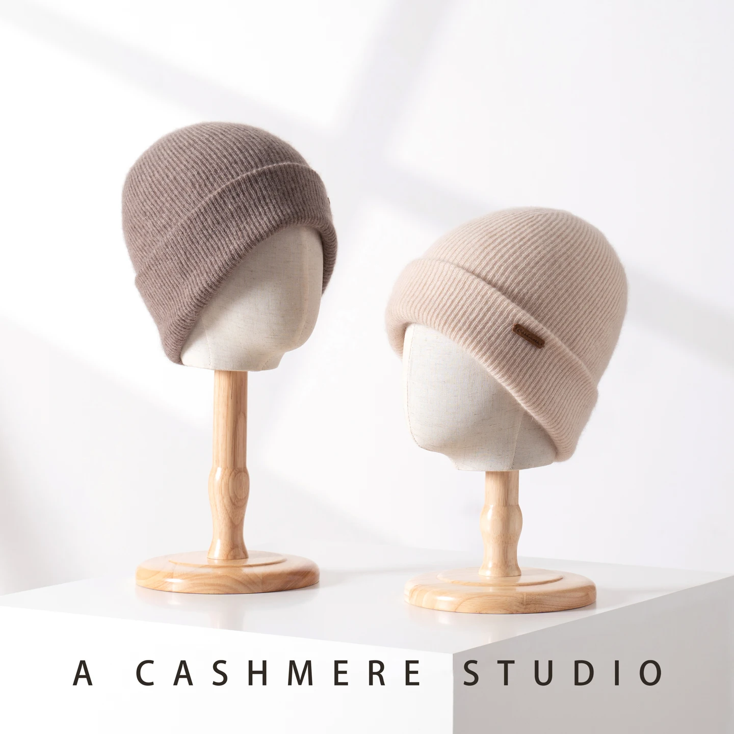 High quality 100% cashmere hat men's women's universal flanged hat fashion leather label knitted hat winter warm cold hat soft..