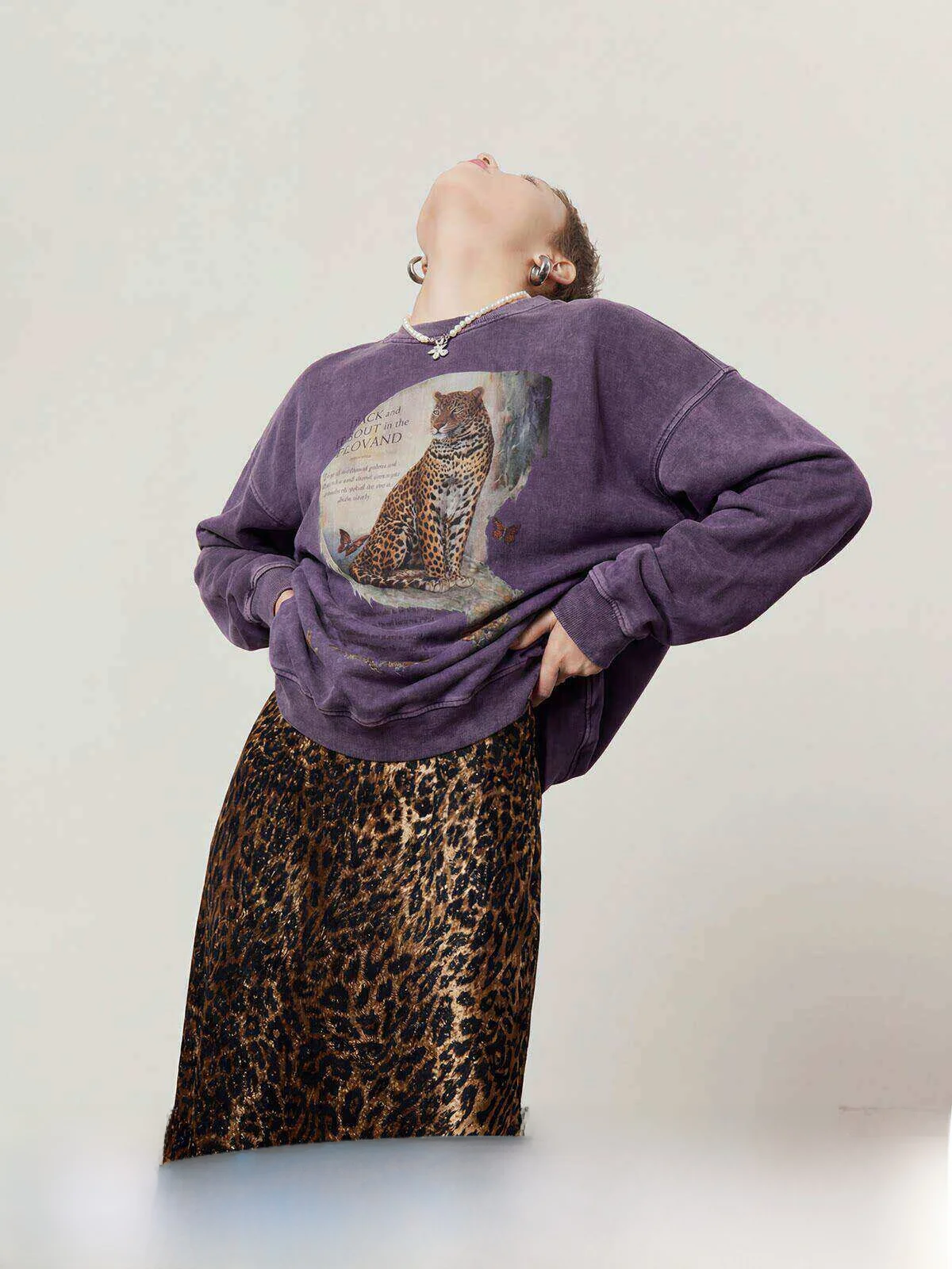 

Женская свободная толстовка с круглым вырезом и длинными рукавами Zhou Li Wu Flower Spirit Leopard Wax Dyed, фиолетовая, весна 2026, повседневная