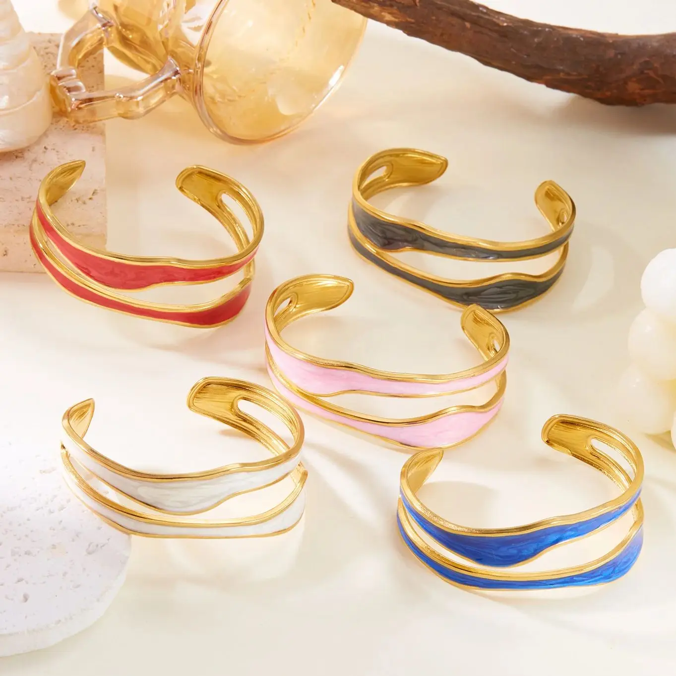 Offenes Vintage-Armband aus weißem Emaille-Edelstahl für Damen, einfaches Metall, unregelmäßige Form, geometrisches Armband, kein Verblassen von Schmuck – Detail 1